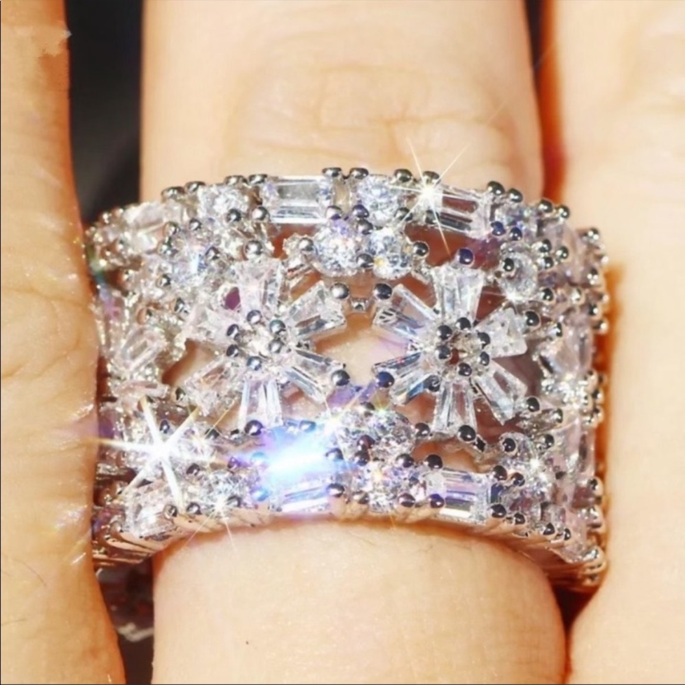 18 CT 925 STERLING SILVER DIAMOND RING - Picture 2 of 6